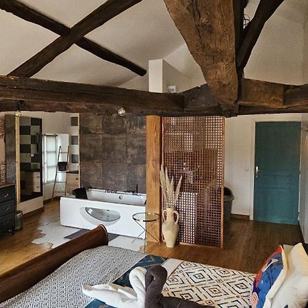 Suite Penthouse Romantique, Confolens, Charente Exterior photo