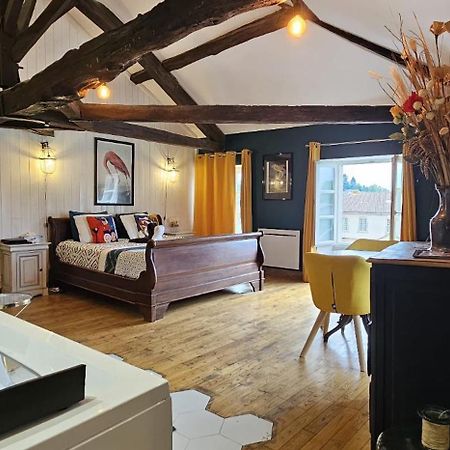 Suite Penthouse Romantique, Confolens, Charente Exterior photo