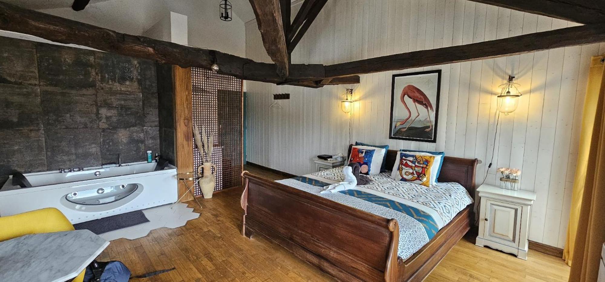 Suite Penthouse Romantique, Confolens, Charente Exterior photo